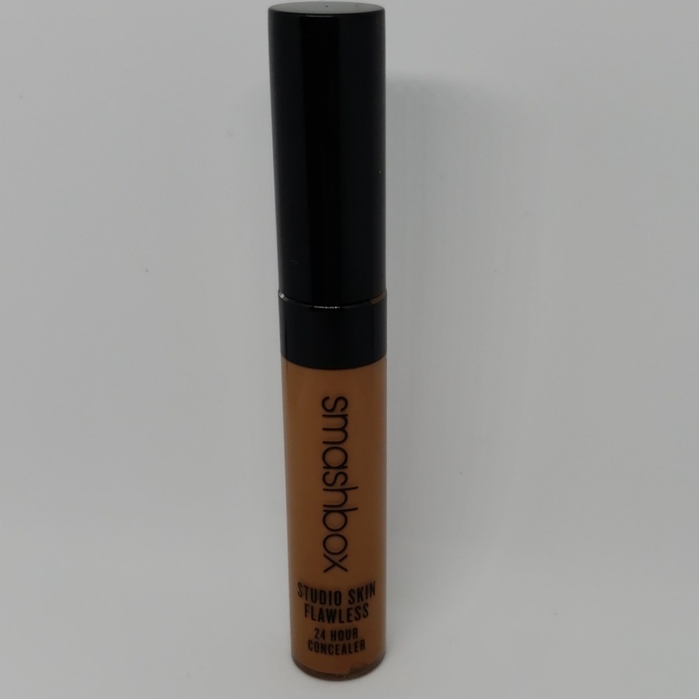 Smashbox concealer - medium dark warm golden